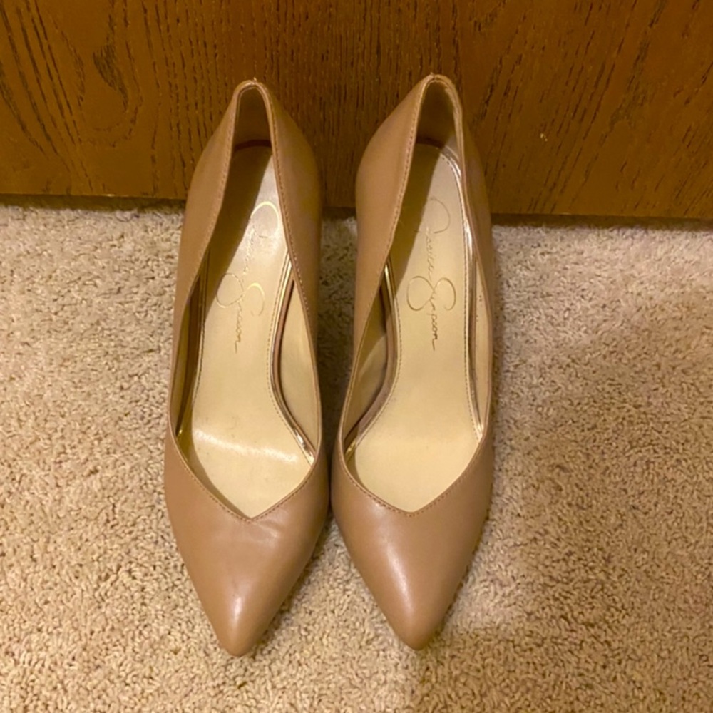 Nude Jessica Simpson pumps